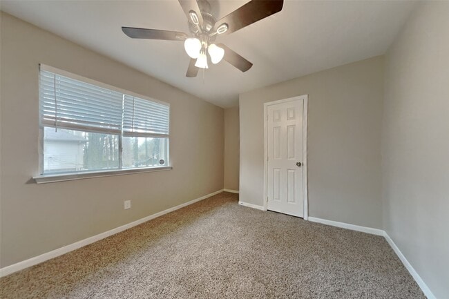 Building Photo - 407 Douglas Fir Dr