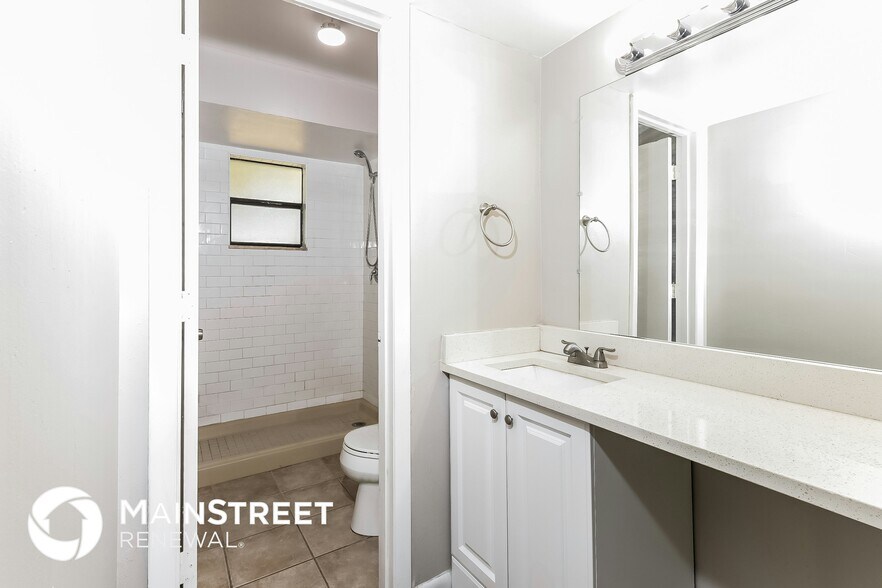 Building Photo - 253 SW Tulip Blvd