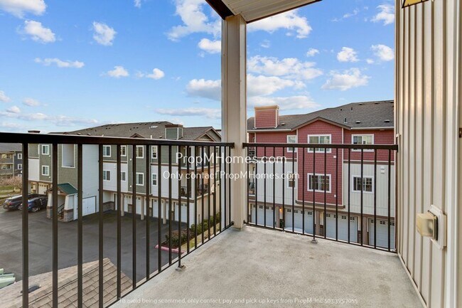 Building Photo - Beautiful Must See Two Bedroom Condo in Ce...