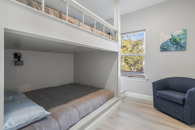 Building Photo - 135 Brady Dr