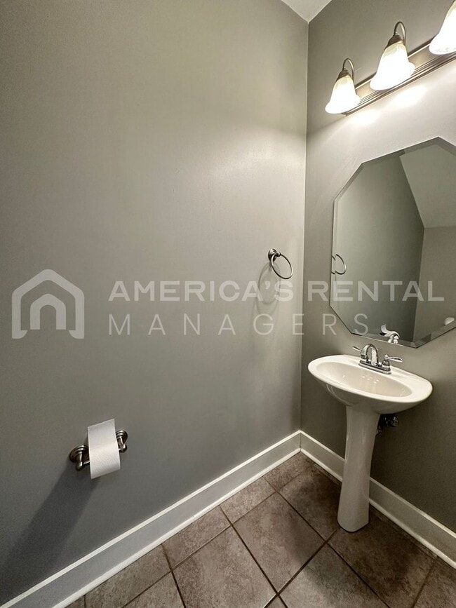 Building Photo - Townhome for Rent in Chelsea! View with 48 Hours Notice!