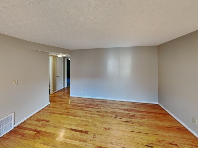 Building Photo - 350 E 12th Ave