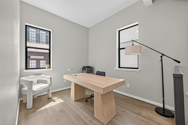 Building Photo - 607 Memorial Heights Dr