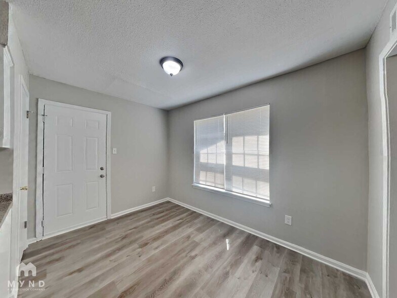 Building Photo - 4420 Double Tree St