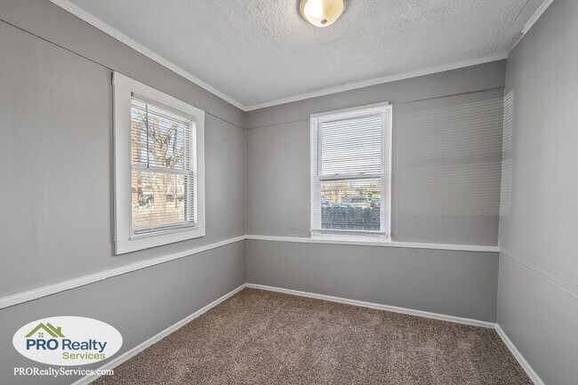 Building Photo - 3 Bedroom Home in South Minneapolis