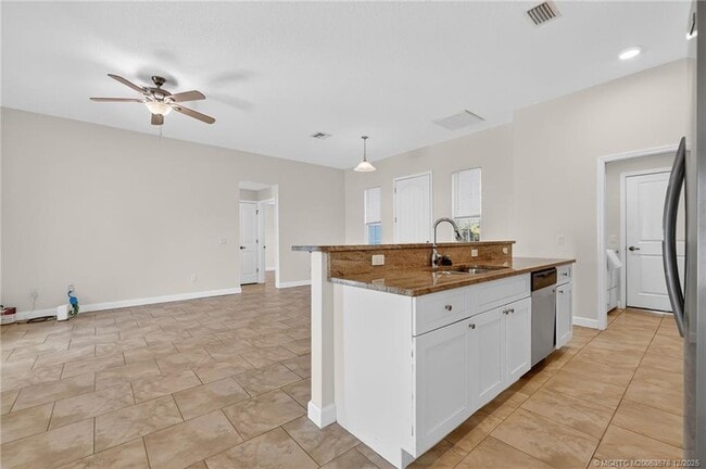 Building Photo - 1855 17th Ave SW