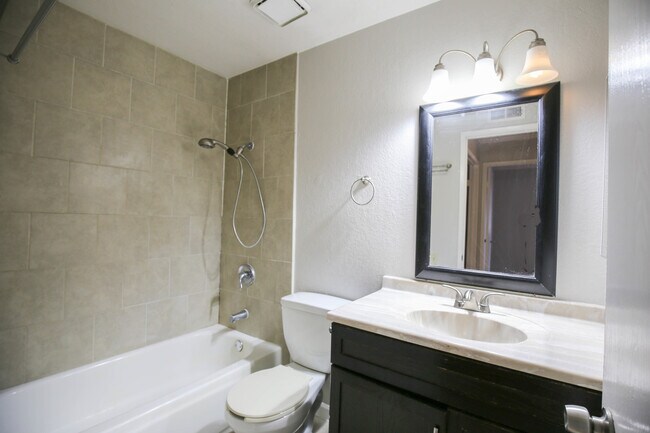 Building Photo - Union City Townhome on Alvarado Niles