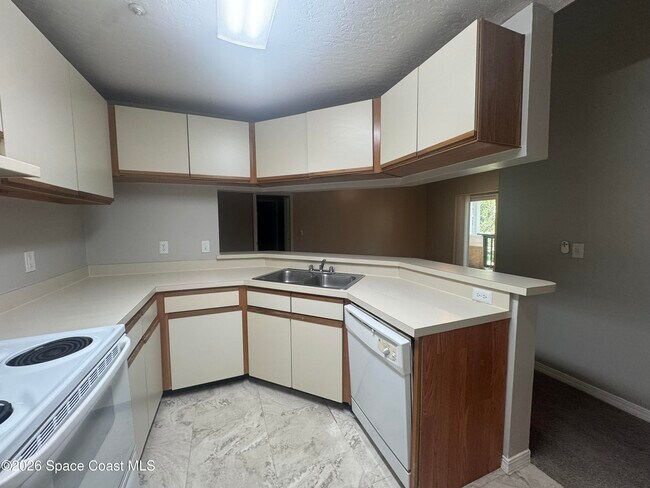 Building Photo - 7667 N Wickham Rd