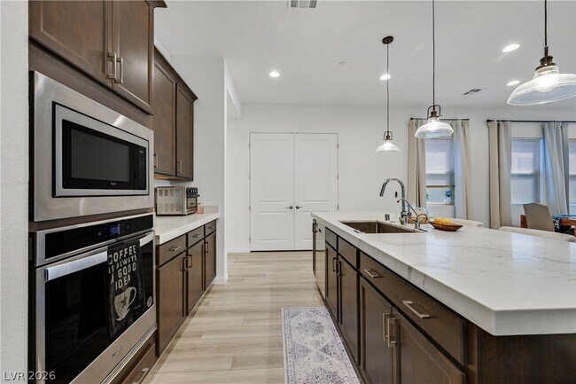 Building Photo - 111 Ibiza Lk Dr