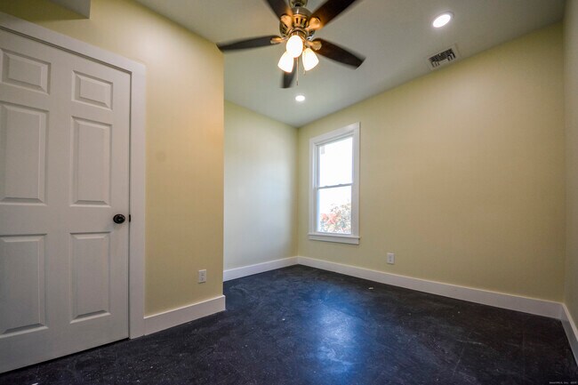 Building Photo - 92 High St