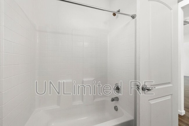 Building Photo - 371 Grafton Ct