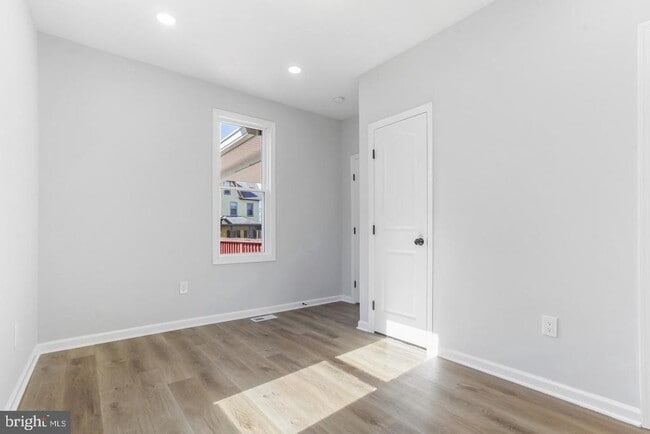 Building Photo - 6613 Fairmount Ave