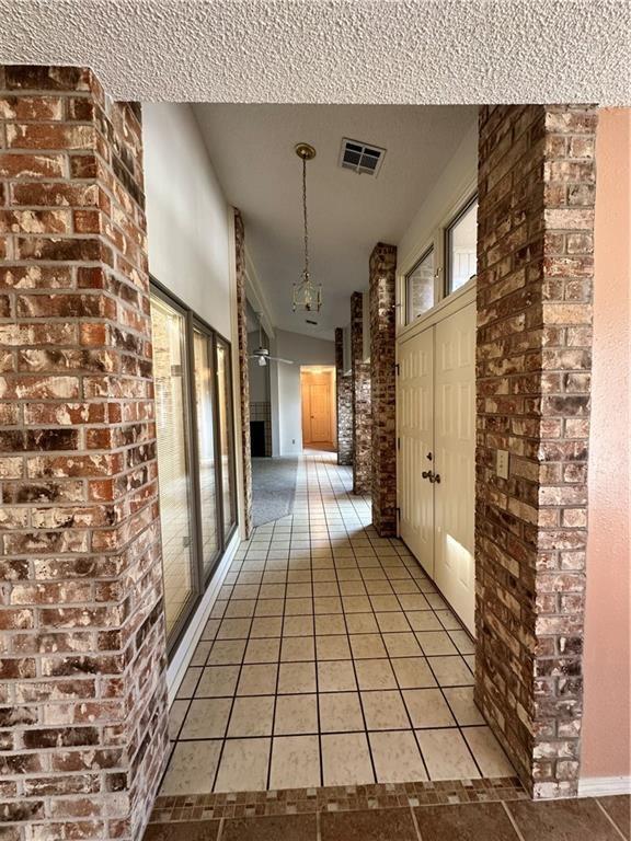 Building Photo - 8 Teresa Dr