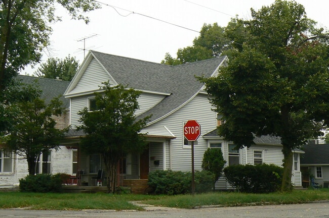 Building Photo - 1 W 17th St