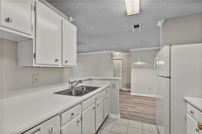 Building Photo - 619 Granville Ct