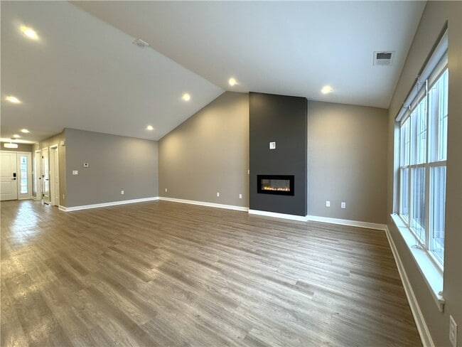 Building Photo - 575 Championship Dr