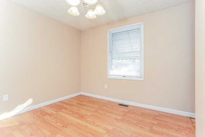 Building Photo - 2763 Quaker Ct