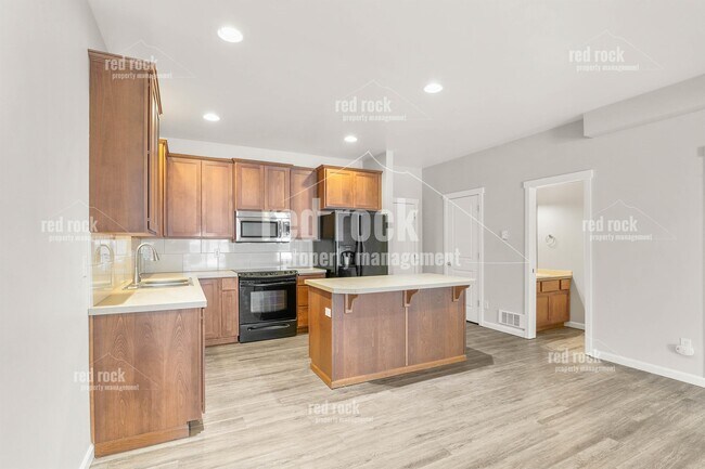 Building Photo - 1710 N Willamette Rd