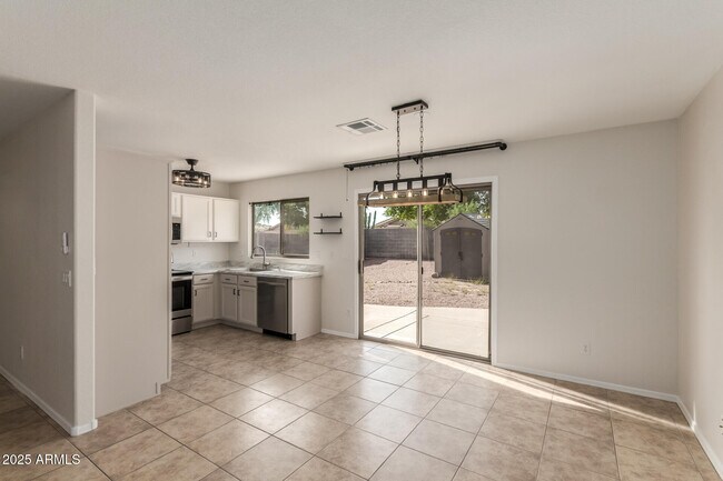 Building Photo - 6932 S Russet Sky Way