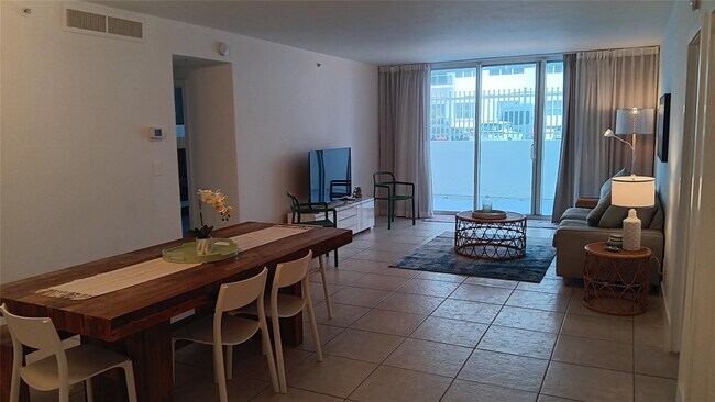 Building Photo - 3001 S Ocean Dr