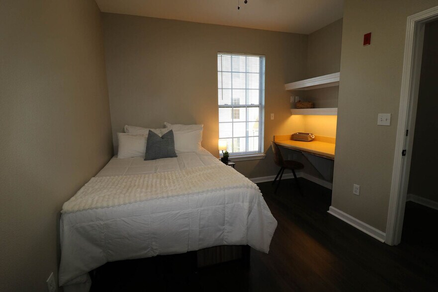 Building Photo - 490 Prospect Rd