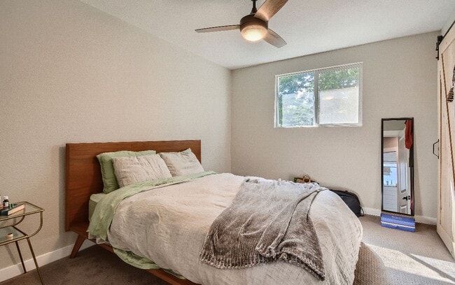 Building Photo - Modernistic Sunnyside Townhome Available M...