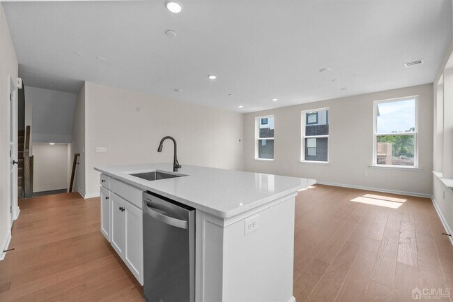 Building Photo - 204 Lyla Ln