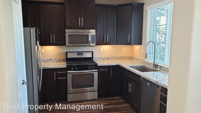 Building Photo - 4 br, 2.5 bath House - 286 N L St