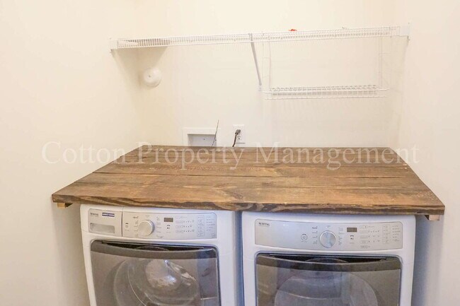 Building Photo - 9343 Cassadine Ct