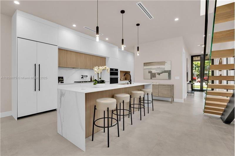 Building Photo - 921 NE 17th Terrace