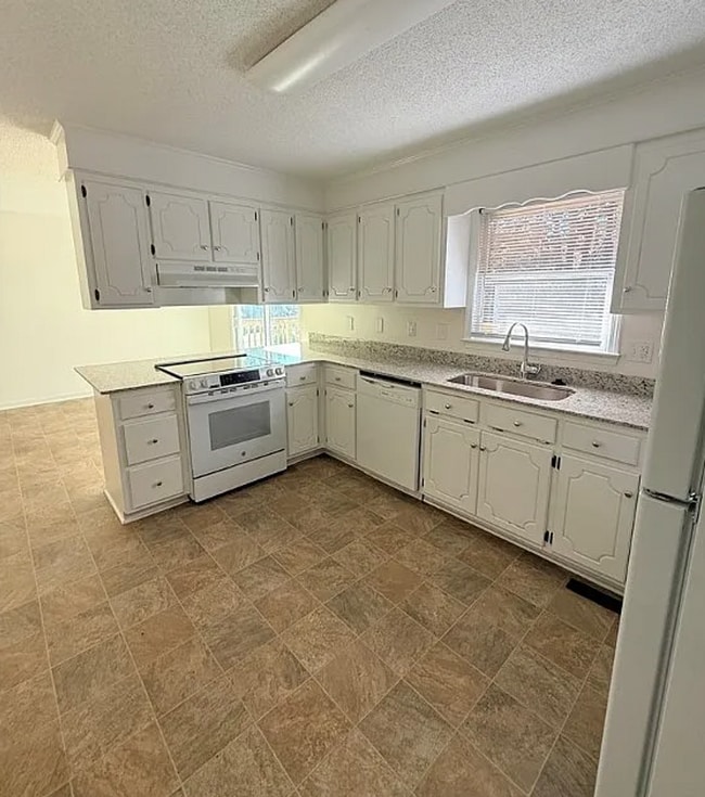 Building Photo - Newly Renovated 3 Bedroom 2 Bathroom Home In Clemson