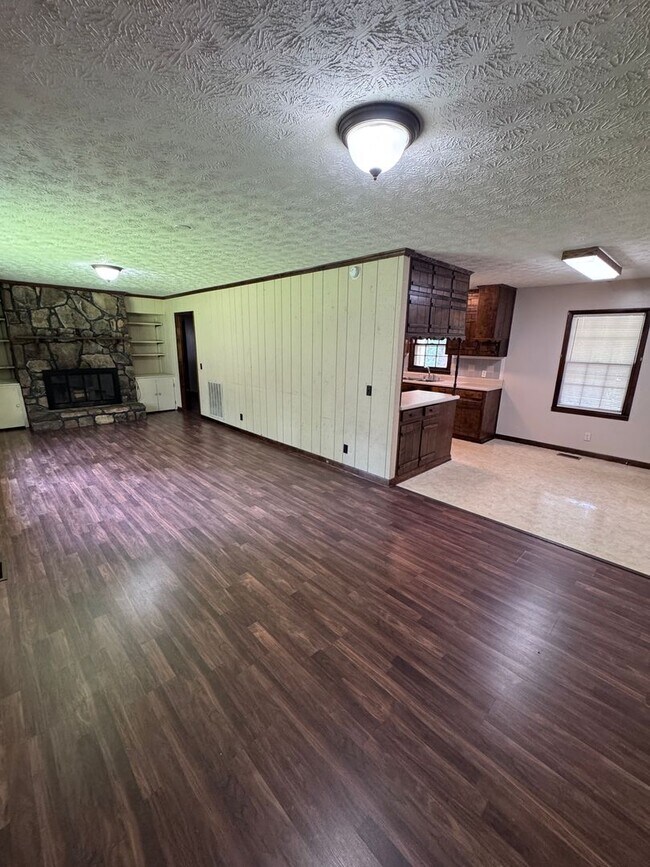 Building Photo - 880 Locke Dr
