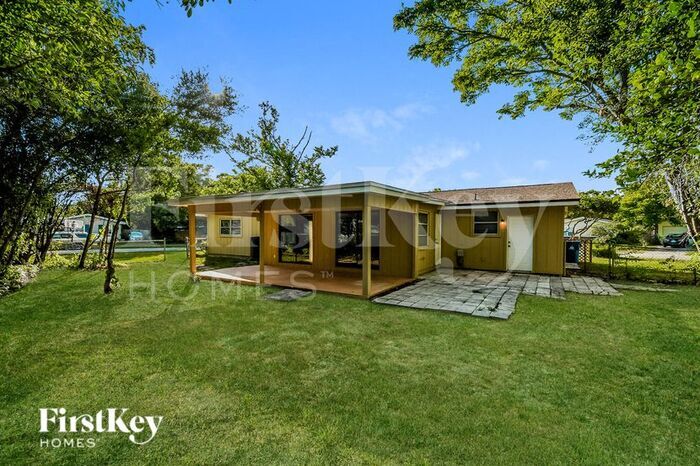 Building Photo - 207 Lily Rd