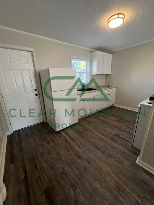 Building Photo - MOVE-IN SPECIAL: 1/2 OFF FIRST MONTHS RENT...