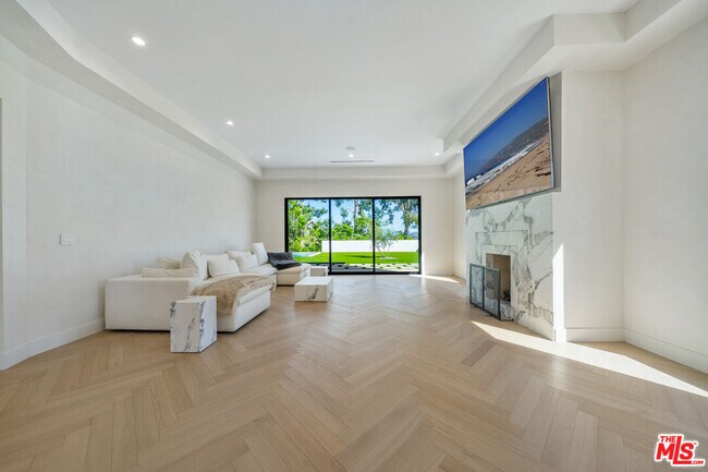 Building Photo - 12001 Crest Ct