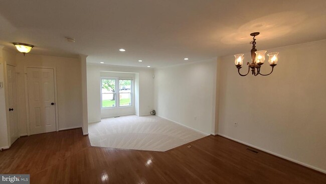 Building Photo - 21176 Winding Brook Square