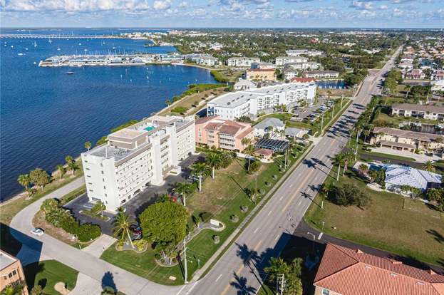 Building Photo - 1500 Park Beach Cir