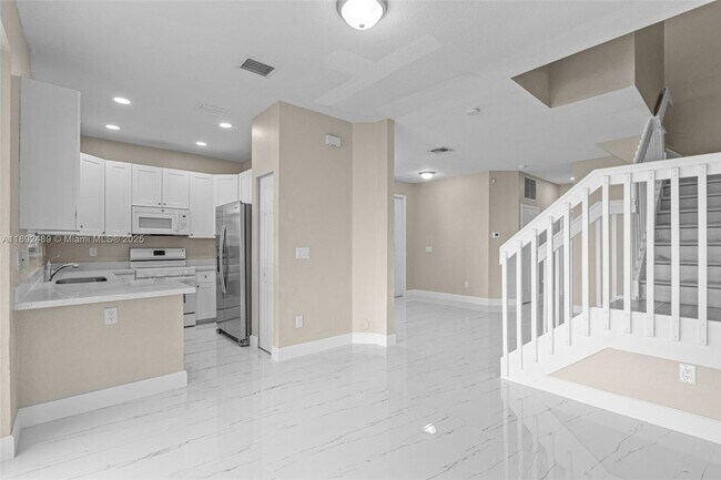 Building Photo - 443 NE 21st Terrace