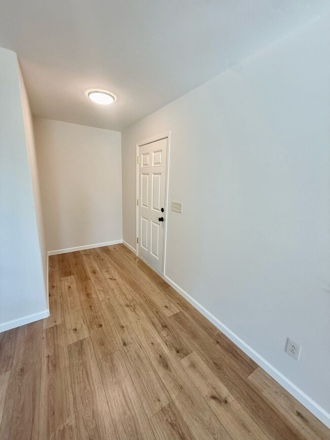 Building Photo - 240 Scholtz Ave