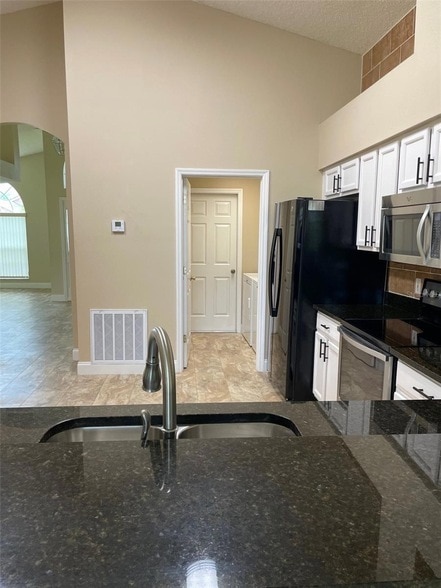 Building Photo - 128 Brushcreek Dr