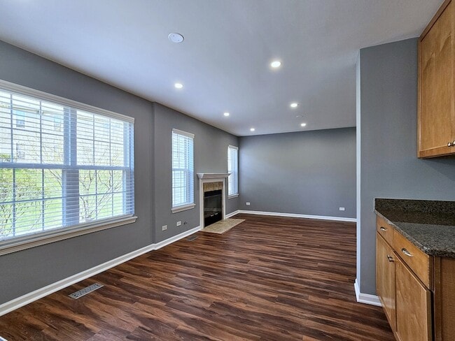 Building Photo - 464 Lancaster Dr