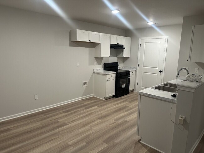 Building Photo - "Charming 4-Bedroom Retreat with 2 Baths on Suncrest Drive – Spacious 1,220 Sq. Ft. Gem in Memphis!"