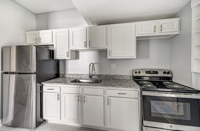Building Photo - Charming 4 bedroom, 1 bathroom