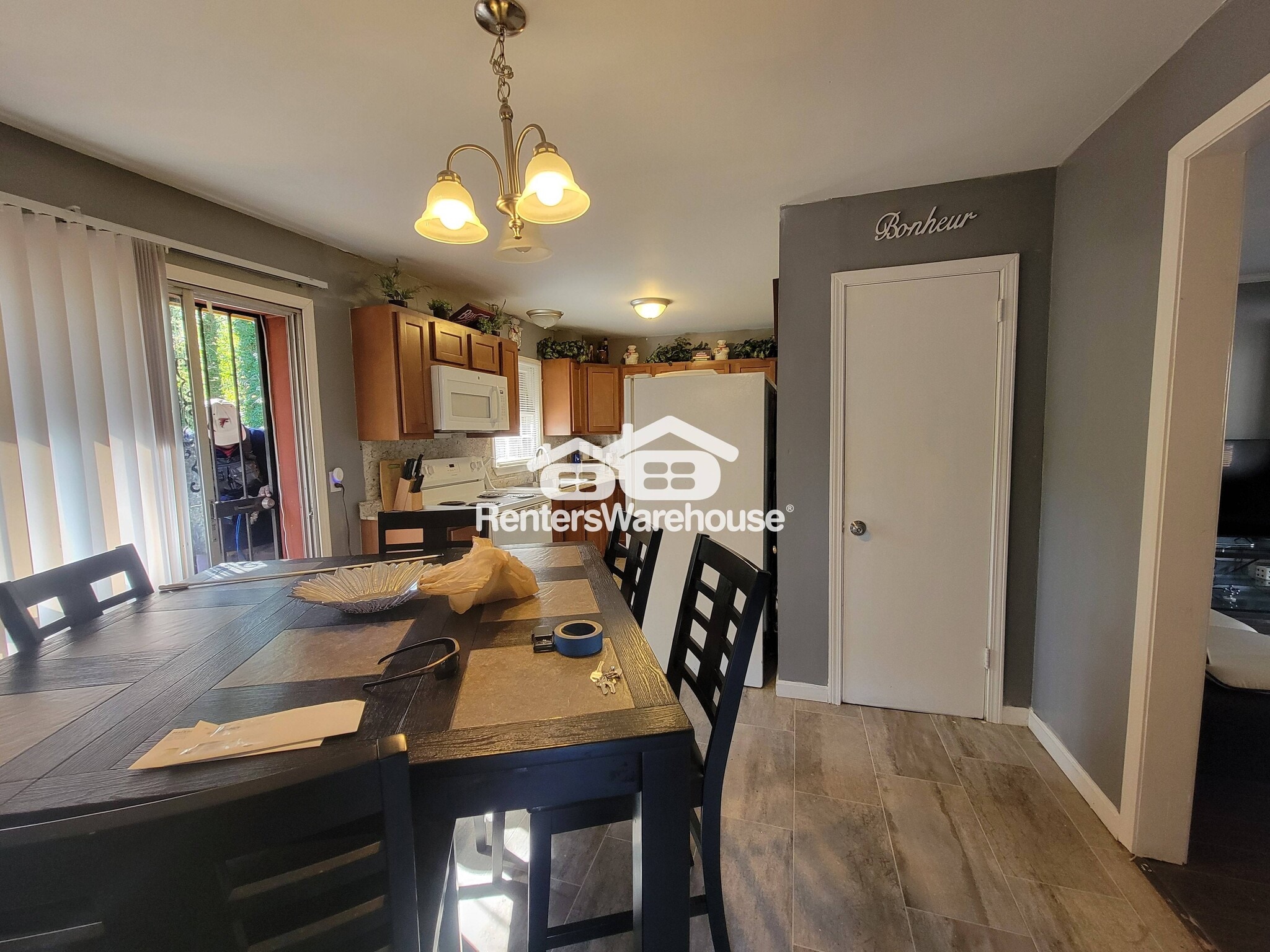 Building Photo - 3566 Highwood Dr SW