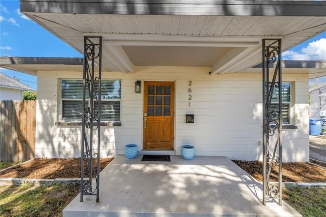 Building Photo - 2621 17th Ave N