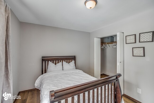 Second bedroom with queen bed - 1431 E Holland Ave