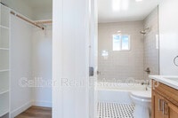 Building Photo - 478 N Pine St