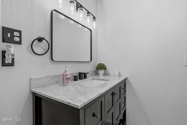 Building Photo - 7740 Phoenix Ave