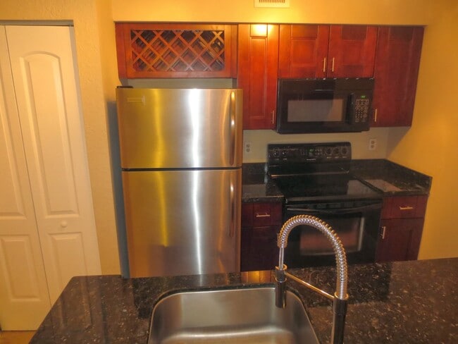 Building Photo - 2871 N Oakland Forest Dr