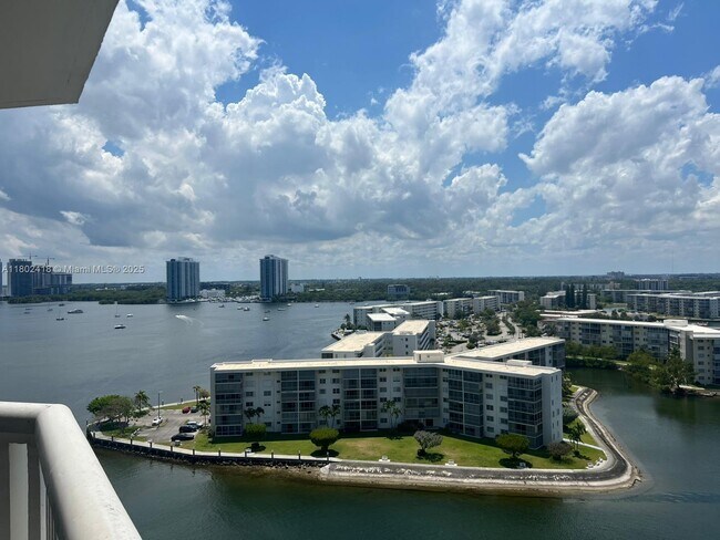 Building Photo - 1000 E Island Blvd